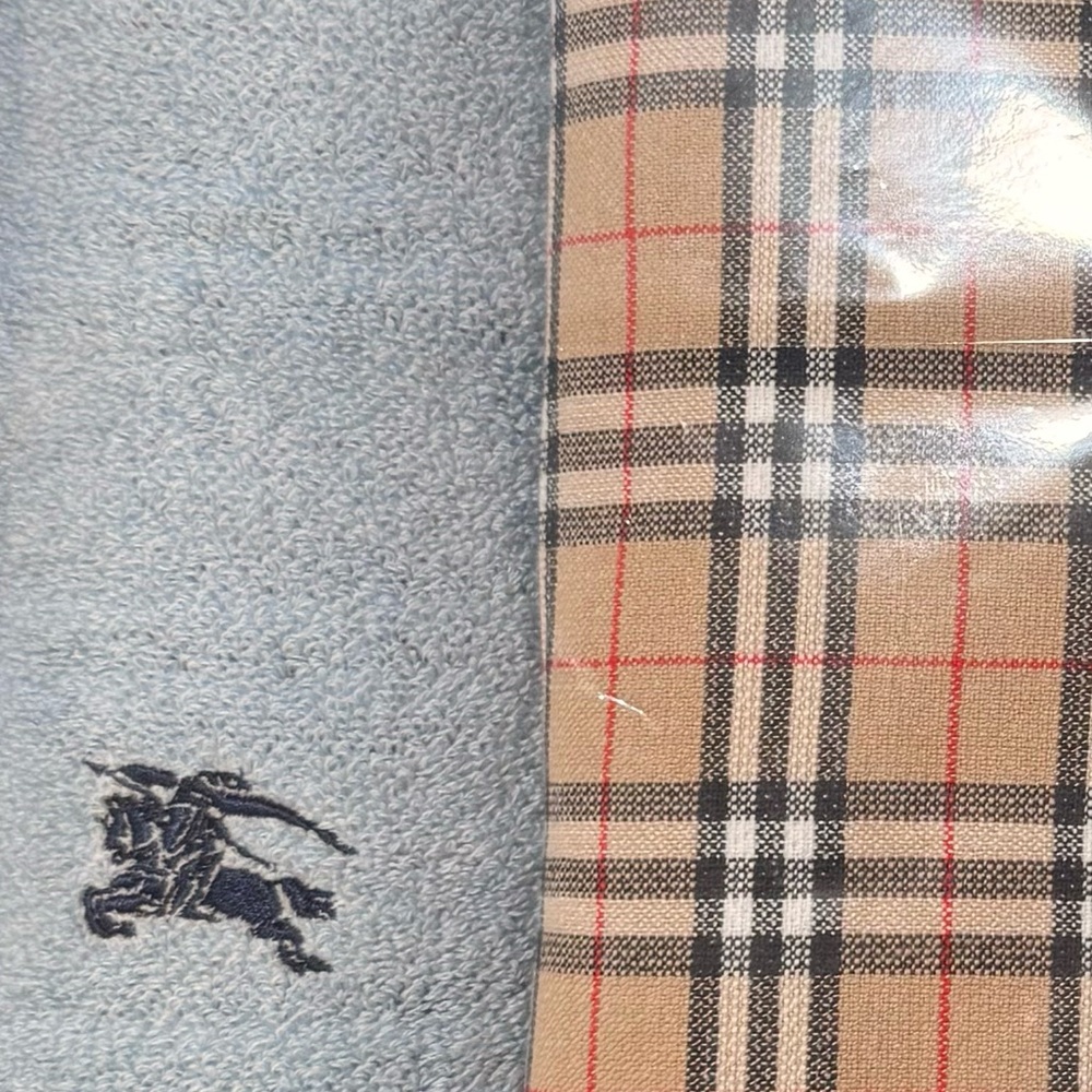 Burberry Beige and Black Plaid Towel Set - Picture 6 of 8
